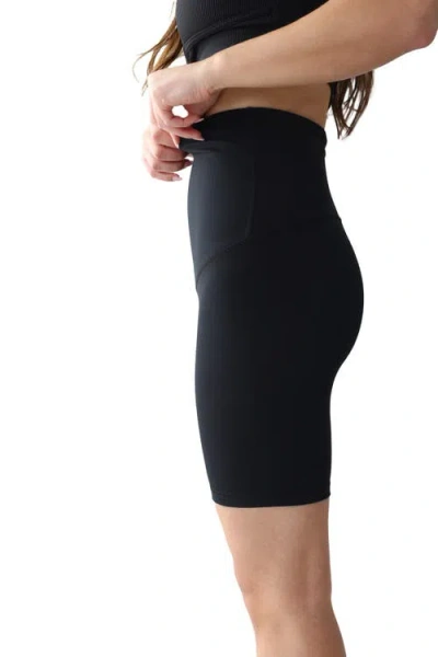 Ingrid & Isabel Postpartum Bike Short In Black