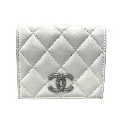 Pre-owned Chanel Leather Wallet (bi-fold) () In White