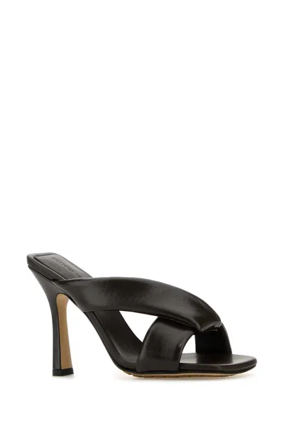 Bottega Veneta Women Brown Leather Riva Mules In Black