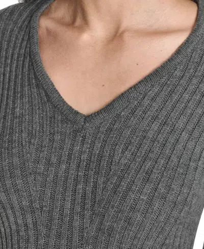 Jessica Howard Petite V-neck Fit & Flare Ribbed Dress In Gray