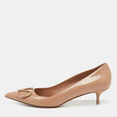Pre-owned Valentino Garavani Beige Patent Leather Vlogo Pointed Toe Pumps Size 39.5 In Sand