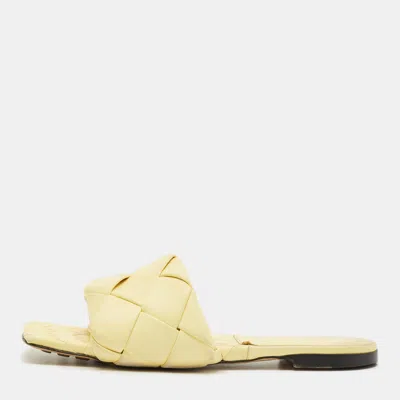 Pre-owned Bottega Veneta Yellow Intrecciato Leather Lido Flat Sandals Size 39.5