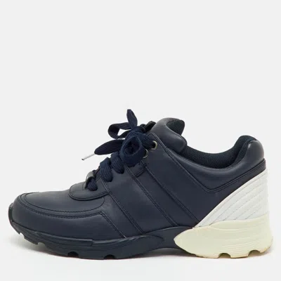 Pre-owned Chanel Navy Blue/white Leather Cc Low Top Sneakers Size 36.5