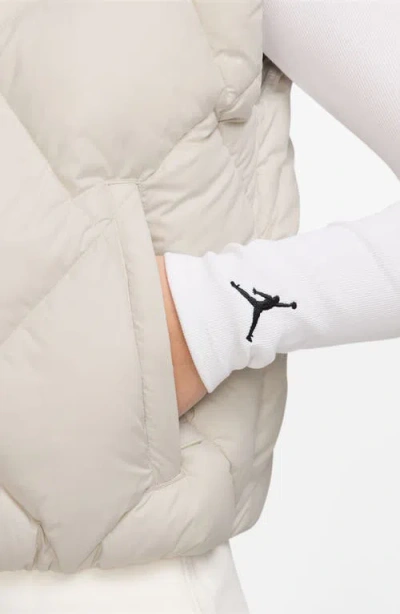 Jordan Brooklyn Therma-fit Quilted Puffer Vest In Neutral