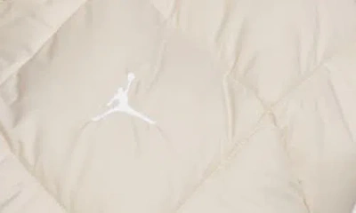 Jordan Brooklyn Therma-fit Quilted Puffer Vest In Neutral