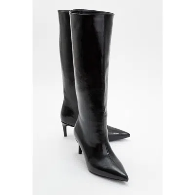 Prologue Shoes Cassandra High Heel Boot In Black