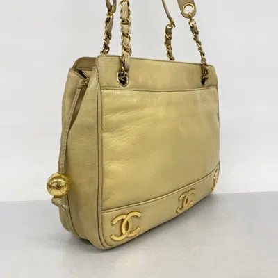 Pre-owned Chanel Beige Leather Shoulder Bag () In Sand