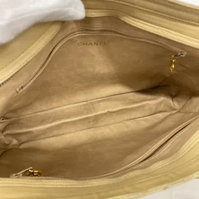 Pre-owned Chanel Beige Leather Shoulder Bag () In Sand