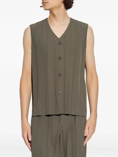 Issey Miyake Button Pleated Vest In Green