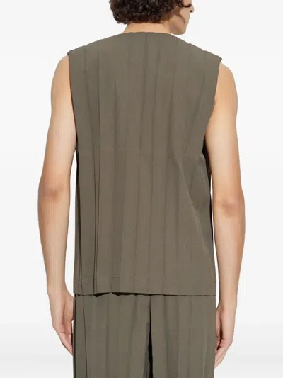Issey Miyake Button Pleated Vest In Green