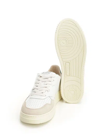 Autry Medalist Low Sneakers Green In White