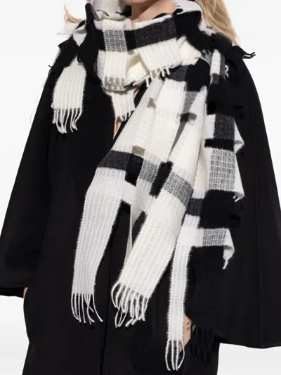 Issey Miyake Raschel Fringed-hem Scarf In Multi