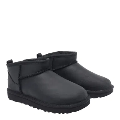 Ugg Classic Ultra Mini Black Ankle Boots With Shearling Lining In Leather Woman In Black