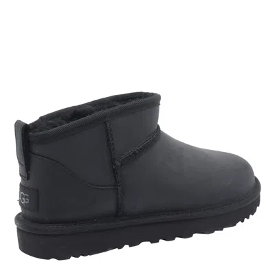 Ugg Classic Ultra Mini Black Ankle Boots With Shearling Lining In Leather Woman In Black