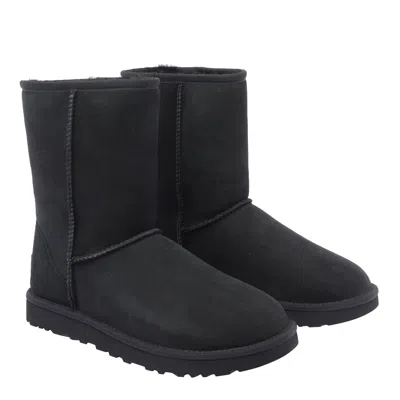 Ugg Classic Short Black Boots With Logo Patch On The Rear And Shearling Lining In Suede Woman In Black