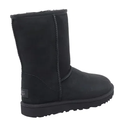 Ugg Classic Short Black Boots With Logo Patch On The Rear And Shearling Lining In Suede Woman In Black