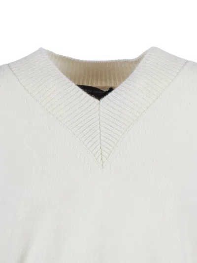 Phi Fdl School V In White