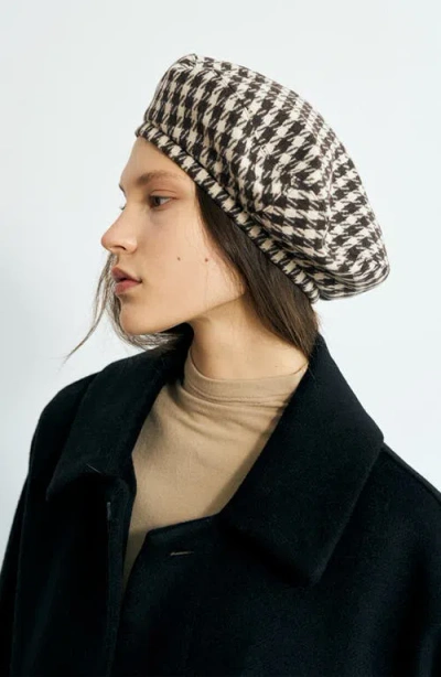 Lost Pattern Houndstooth Beret In Brown
