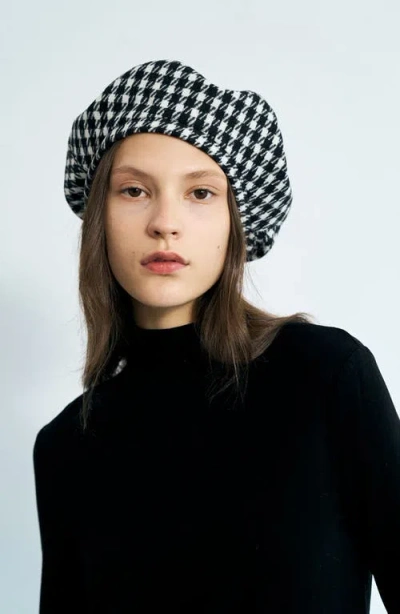 Lost Pattern Houndstooth Beret In Black