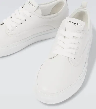 Givenchy Stylish Sneakers With Pull Tab And Round Toe In White