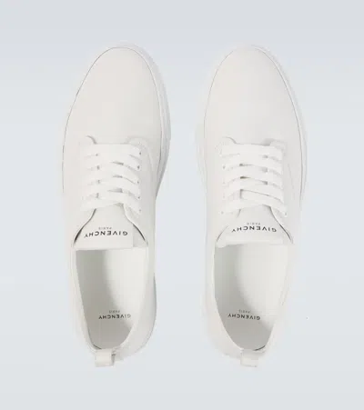 Givenchy Stylish Sneakers With Pull Tab And Round Toe In White