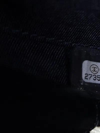 Pre-owned Chanel 2019 Crumpled Calfskin En Vogue Round Bag Satchel In White