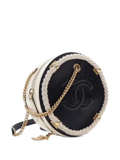 Pre-owned Chanel 2019 Crumpled Calfskin En Vogue Round Bag Satchel In White