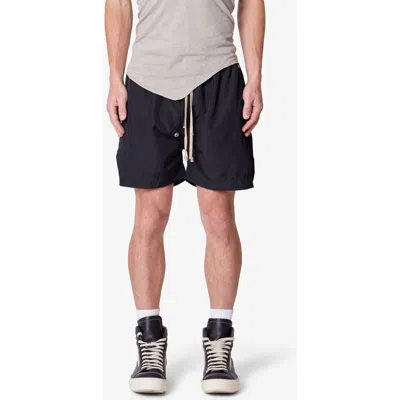 Mnml Lightweight Zippered Shorts In Black