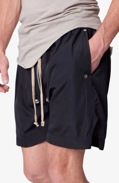 Mnml Lightweight Zippered Shorts In Black