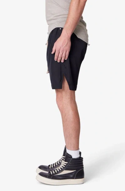 Mnml Lightweight Zippered Shorts In Black