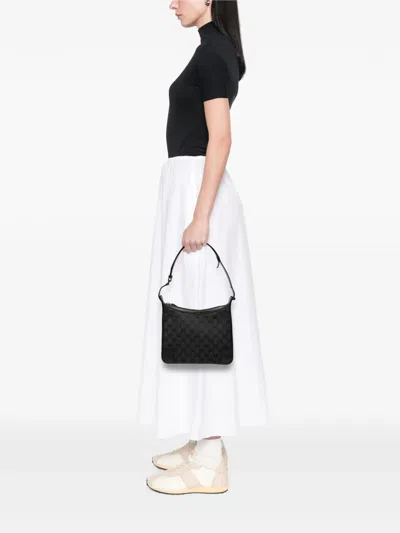 Pre-owned Gucci 2000-2015 Gg Canvas Shoulder Bag In Black