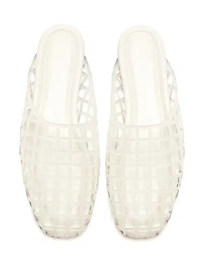 杏仁形笼形平底穆勒鞋