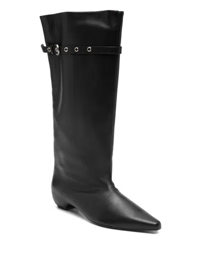 Low Classic Buckle-detail Leather Boots In Black