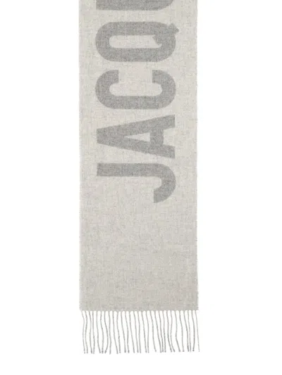 Jacquemus Fringed Wool Scarf With Bold Lettering In Gray