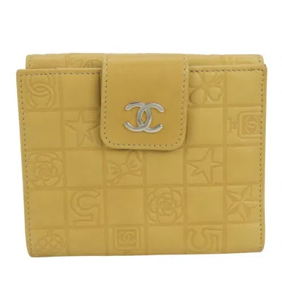 Pre-owned Chanel Beige Leather Wallet (bi-fold) () In Sand