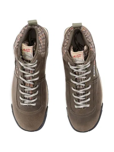 Autry Low Top Sneakers With Round Toe And Ridged Sole In Brown