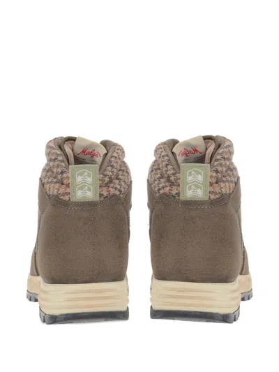 Autry Low Top Sneakers With Round Toe And Ridged Sole In Brown
