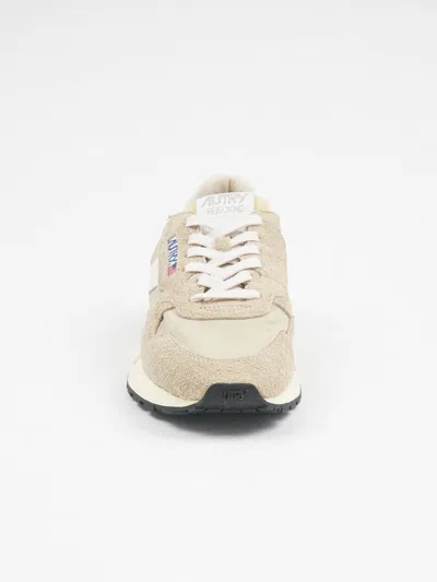 Autry Sneakers Camel-white In Black