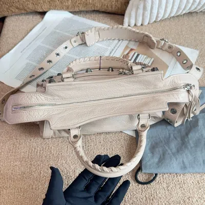 Balenciaga Women Pre-loved Bag Very Good Condition In White