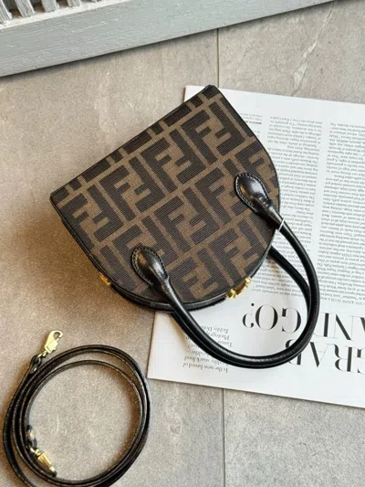 Fendi Women Pre-loved Bag Very Good Condition In Brown