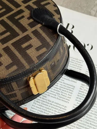 Fendi Women Pre-loved Bag Very Good Condition In Brown