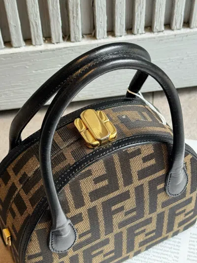Fendi Women Pre-loved Bag Very Good Condition In Brown
