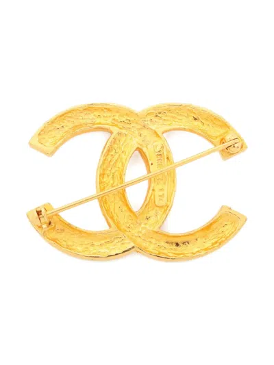 Pre-owned Chanel 1980-1990 Cc Embellished Brooch In Gold
