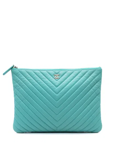 Pre-owned Chanel 2019 Medium Cc Chevron Caviar O Case Clutch Bag In Blue