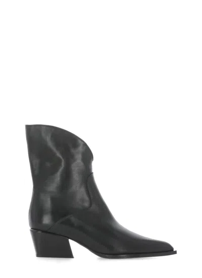 Poeve Dallas Texan Ankle Boots In Black