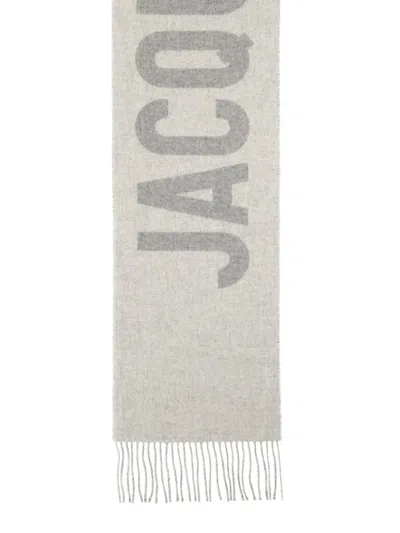 Jacquemus Fringed Wool Scarf With Bold Lettering In Gray