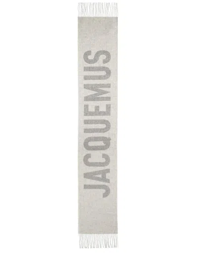 Jacquemus Fringed Wool Scarf With Bold Lettering In Gray