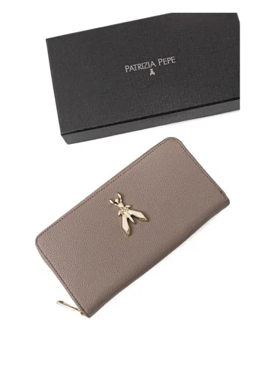 Patrizia Pepe Fly-plaque Zipped Wallet In Neutral