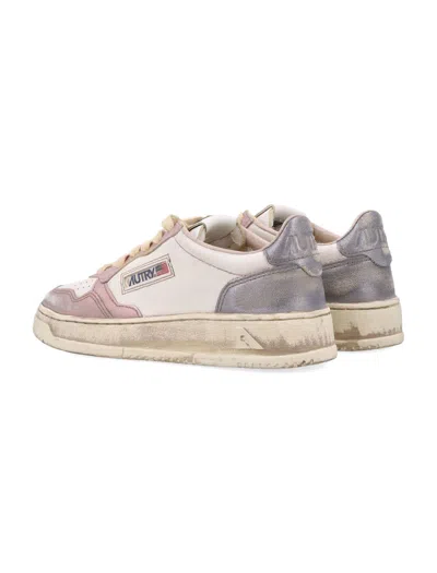Autry Medalist Low Super Vintage Womans Sneakers In White And Rose In Multi