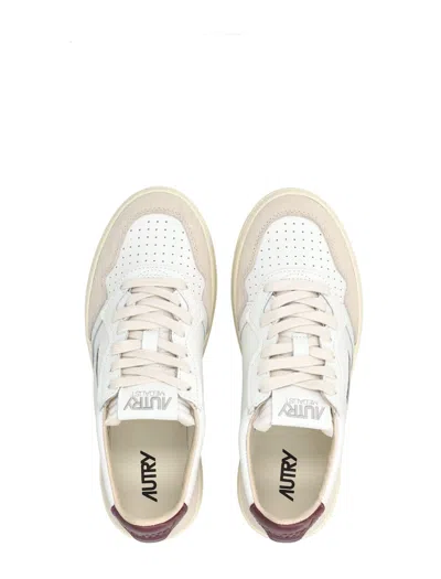 Autry Medalist Low Sneakers In White And Burgundy Suede And Leather In Neutral